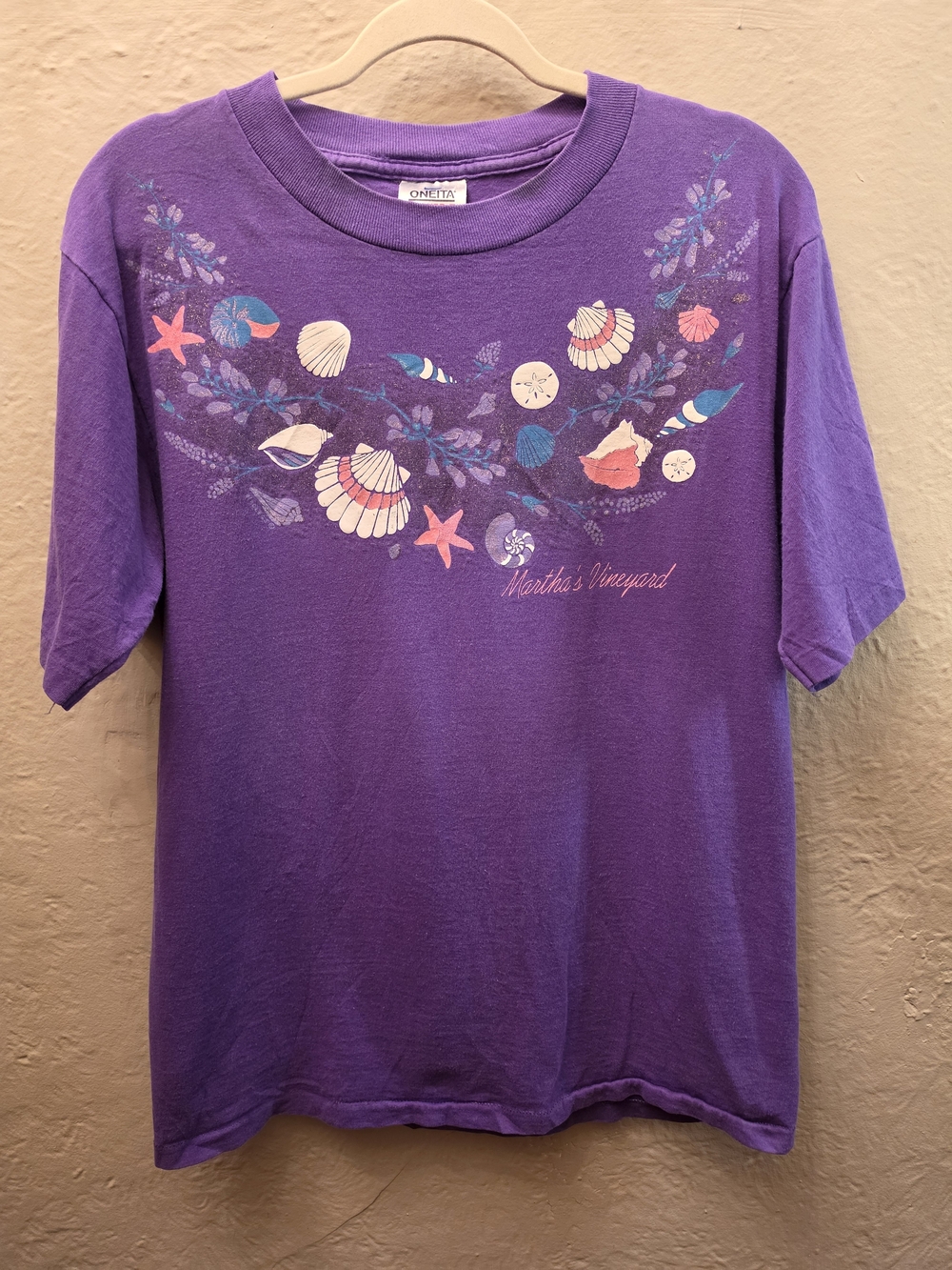 Vintage 90s Martha's Vineyard Seashell Graphic Tee Single Stitch USA Made L